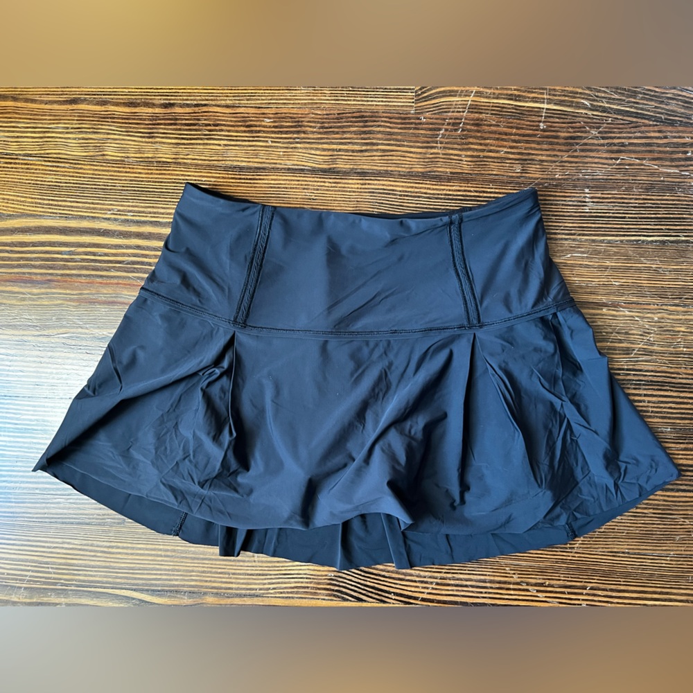 Lululemon black tennis skirt size 6